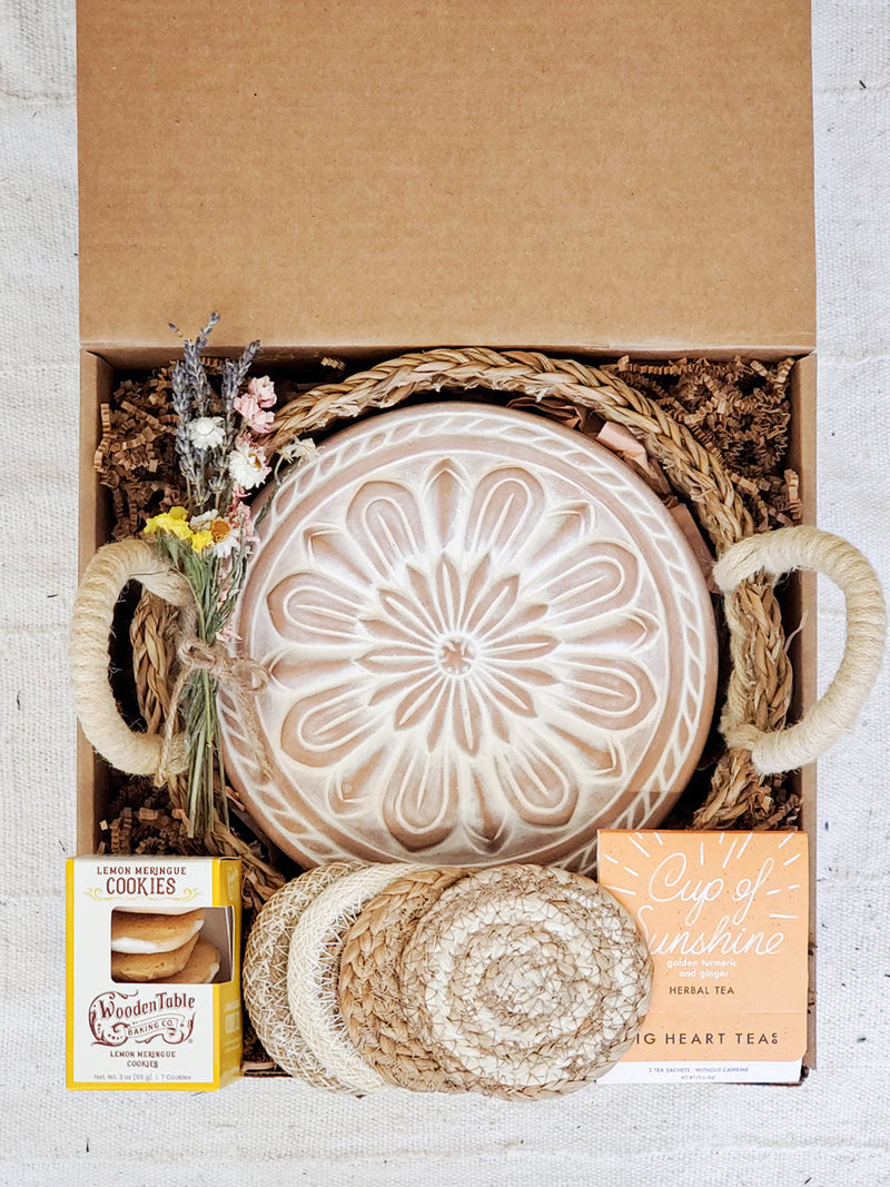 Bread Warmer Gift Box With Tea and Cookies - Round