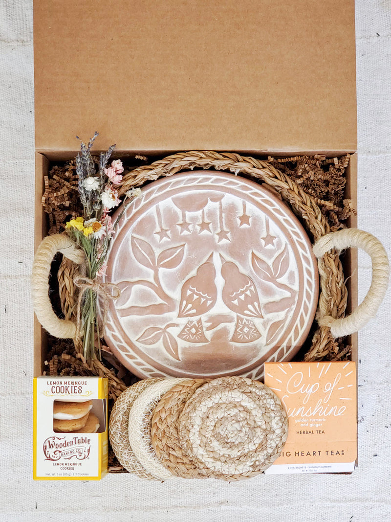 Bread Warmer Gift Box With Tea and Cookies - Round