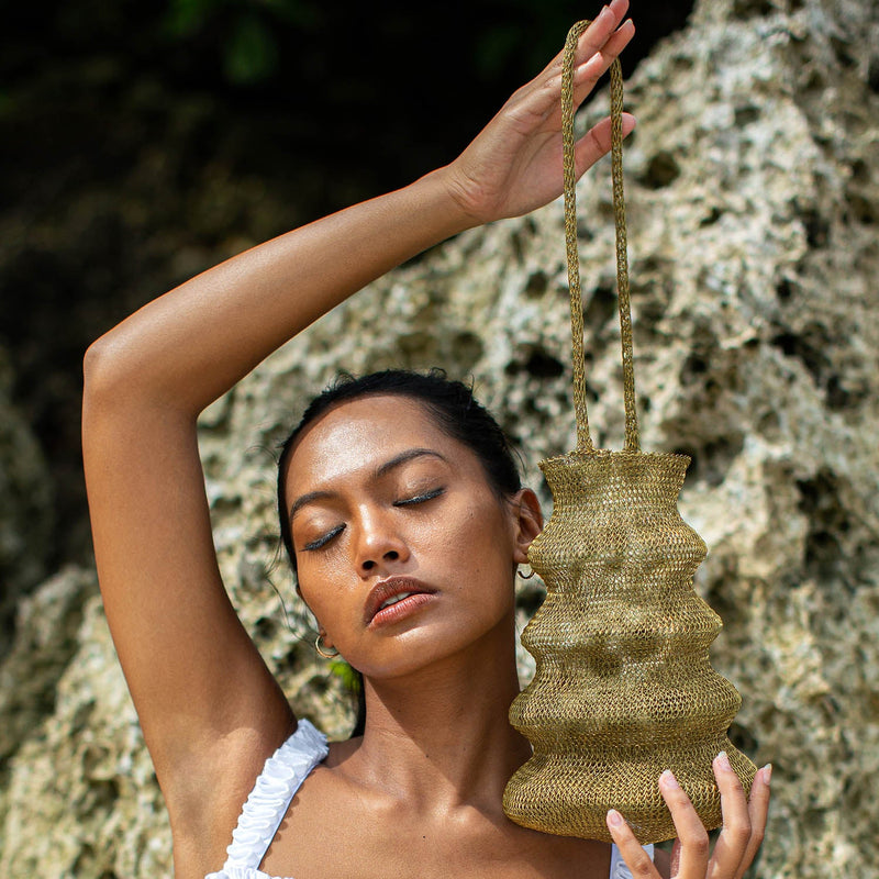 SHELL Handwoven Wire Bag in Gold