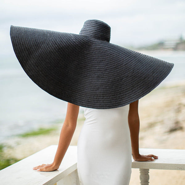 SOLANA Oversized Straw Hat in Black