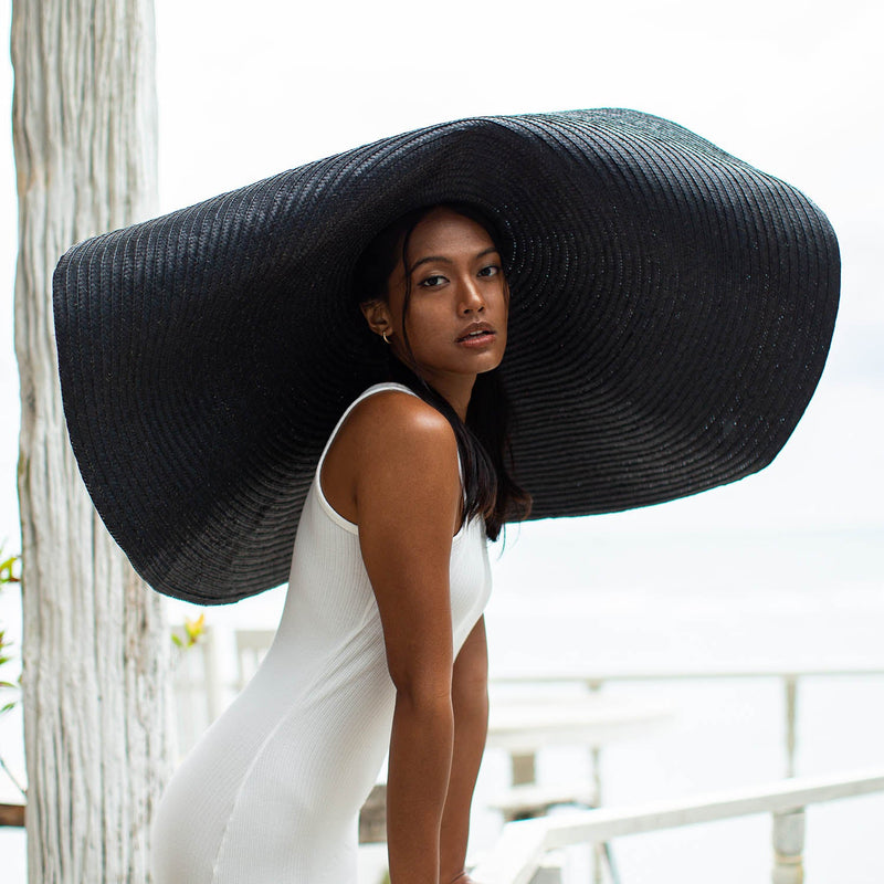 SOLANA Oversized Straw Hat in Black