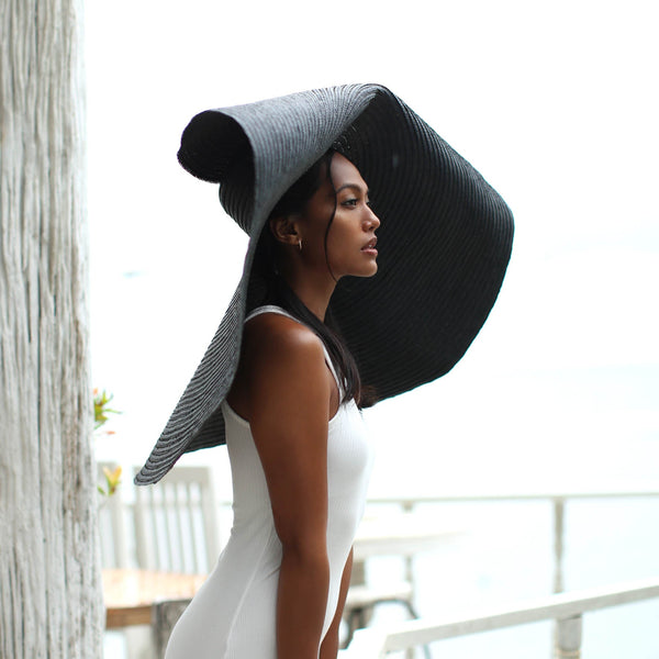 SOLANA Oversized Straw Hat in Black