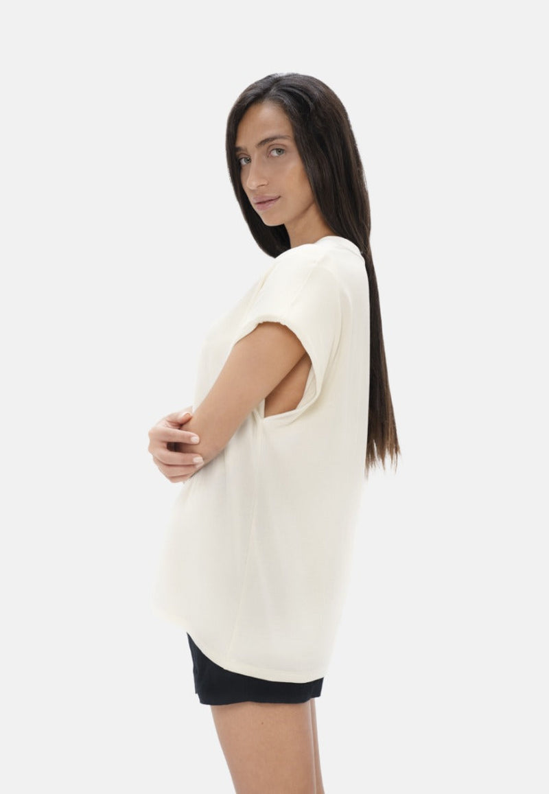 Muscat  - Bold Shoulder Tee - Powder