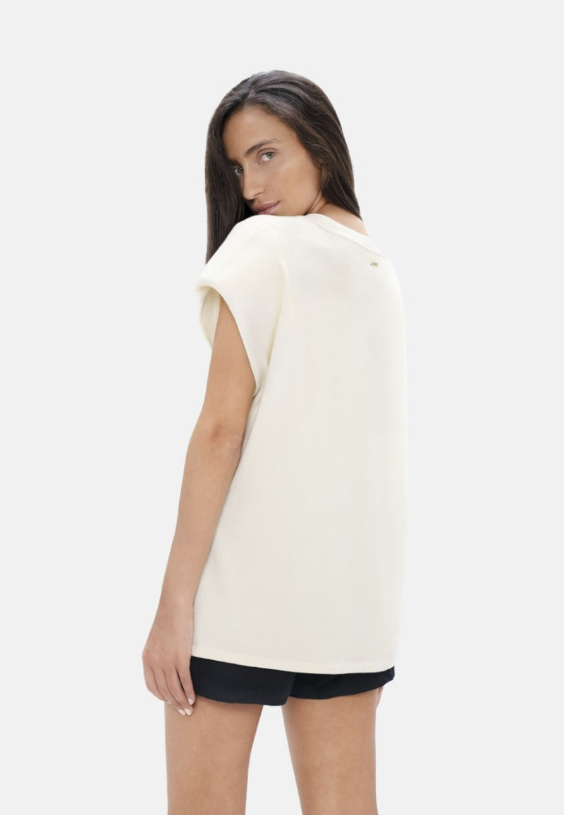 Muscat  - Bold Shoulder Tee - Powder