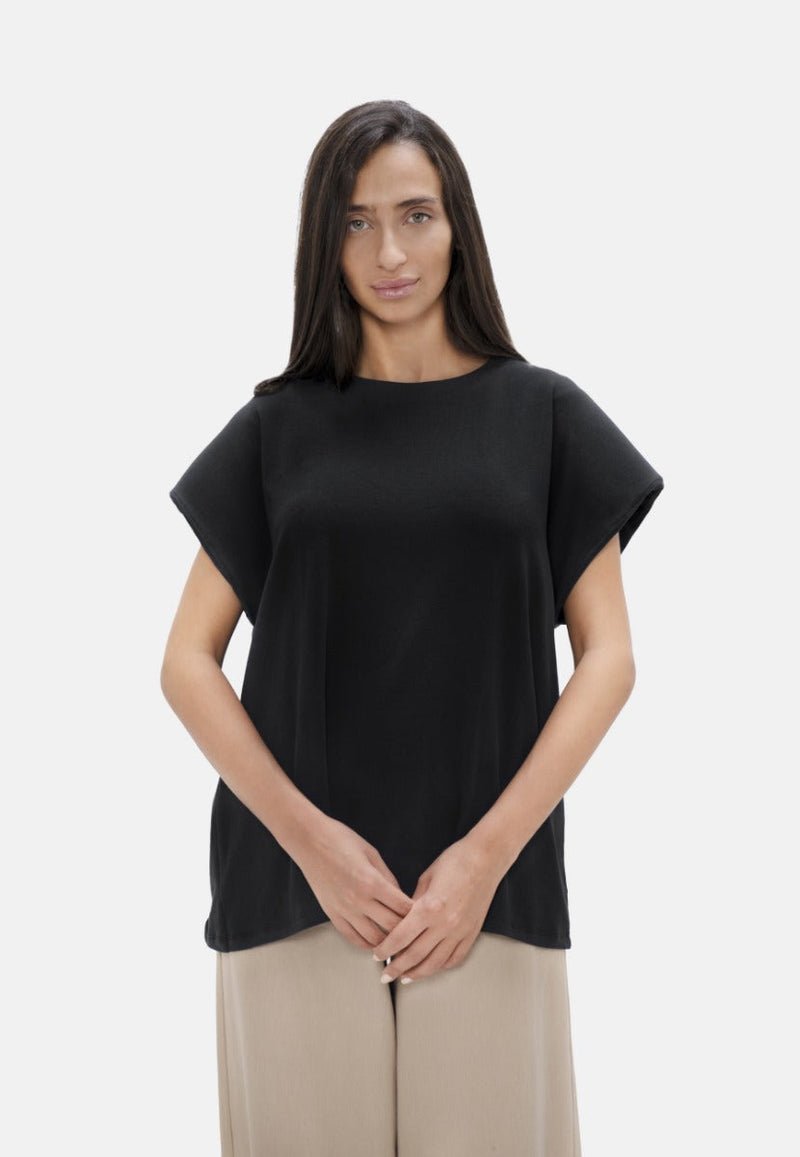 Muscat  - Bold Shoulder Tee - Black Sand