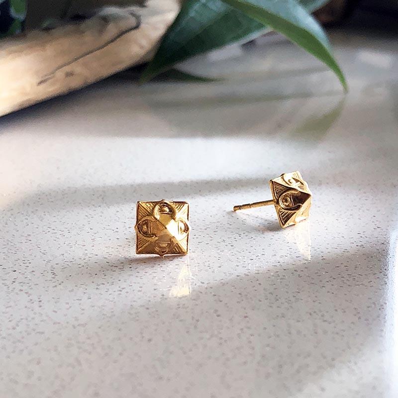 Pyramid Studs Gold